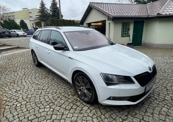 Skoda Superb cena 77000 przebieg: 209554, rok produkcji 2017 z Gdynia małe 29